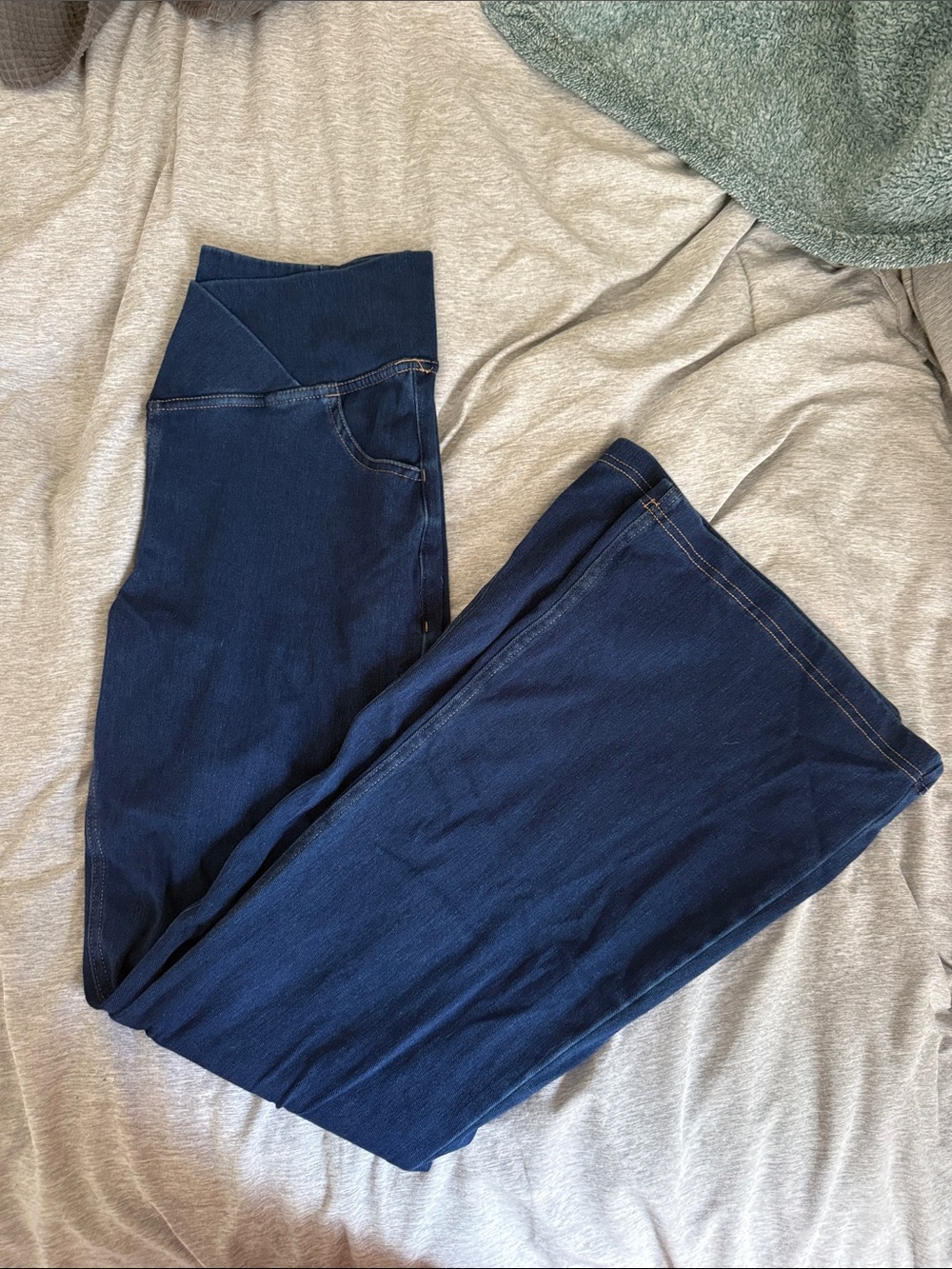 Women’s Dark Blue Stretch Flare Jeans